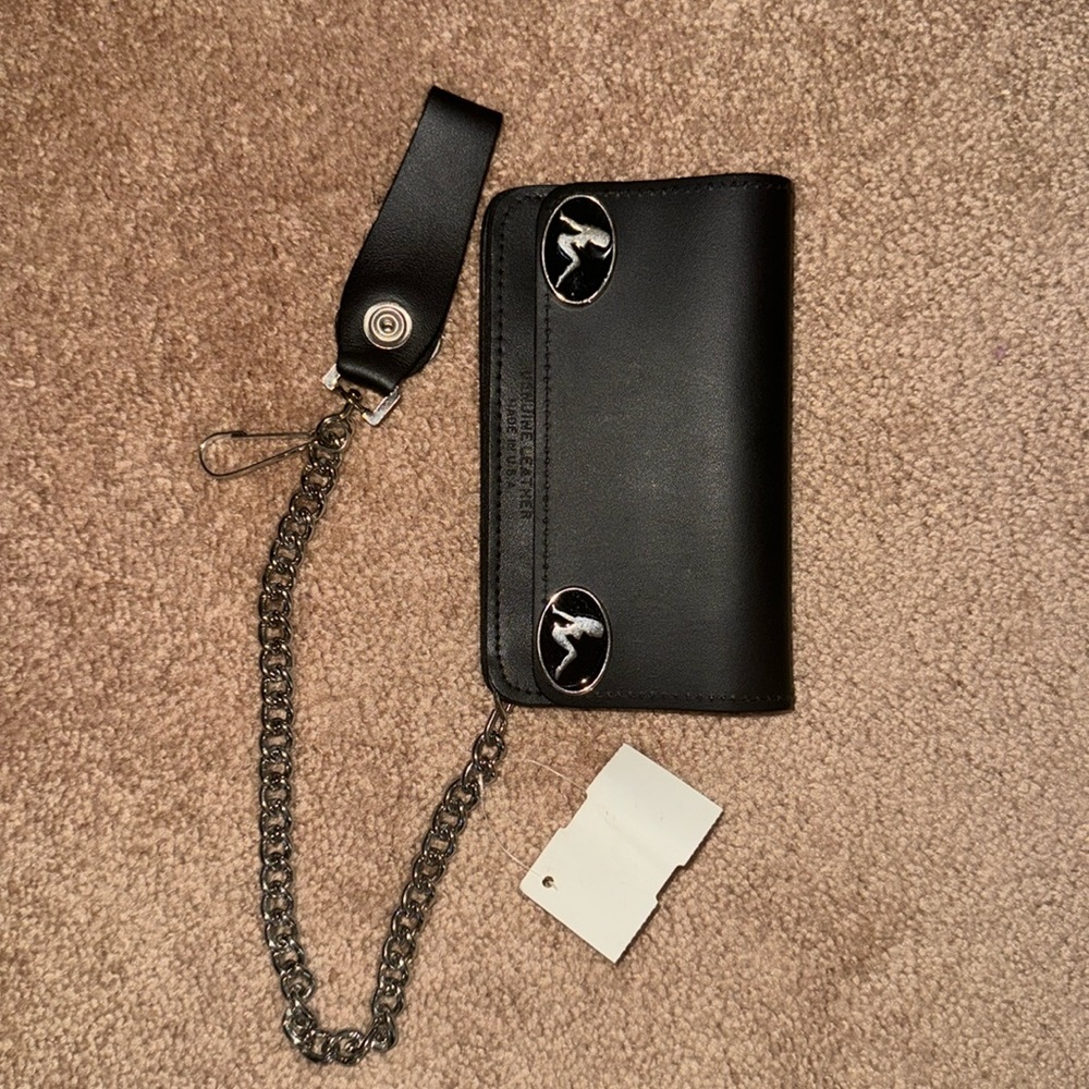6.5” chain wallet with lady trucker snaps detail